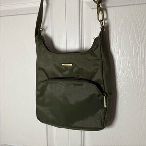Travelon Anti-Theft Classic Essential Messenger Crossbody Bag